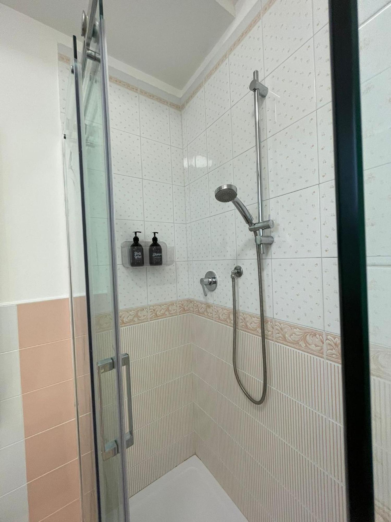 Family Apartment Vista Lago ستريزا المظهر الخارجي الصورة